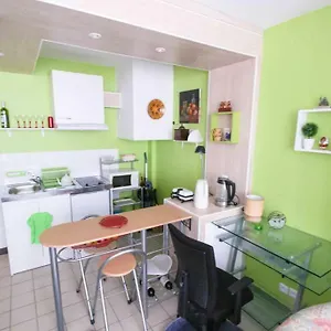 Appartement Métro Pigalle,garçonnière 25 M2, 3 Per, Cabarets Théâtres,restaurants,tout Confort